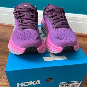 Hoka Bondi 8 - size 7 - women New in Box